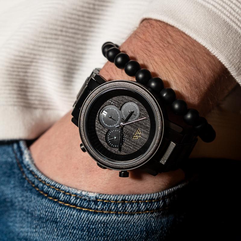 Montre en bois homme Lux Marshal Dark en situation, photo 3