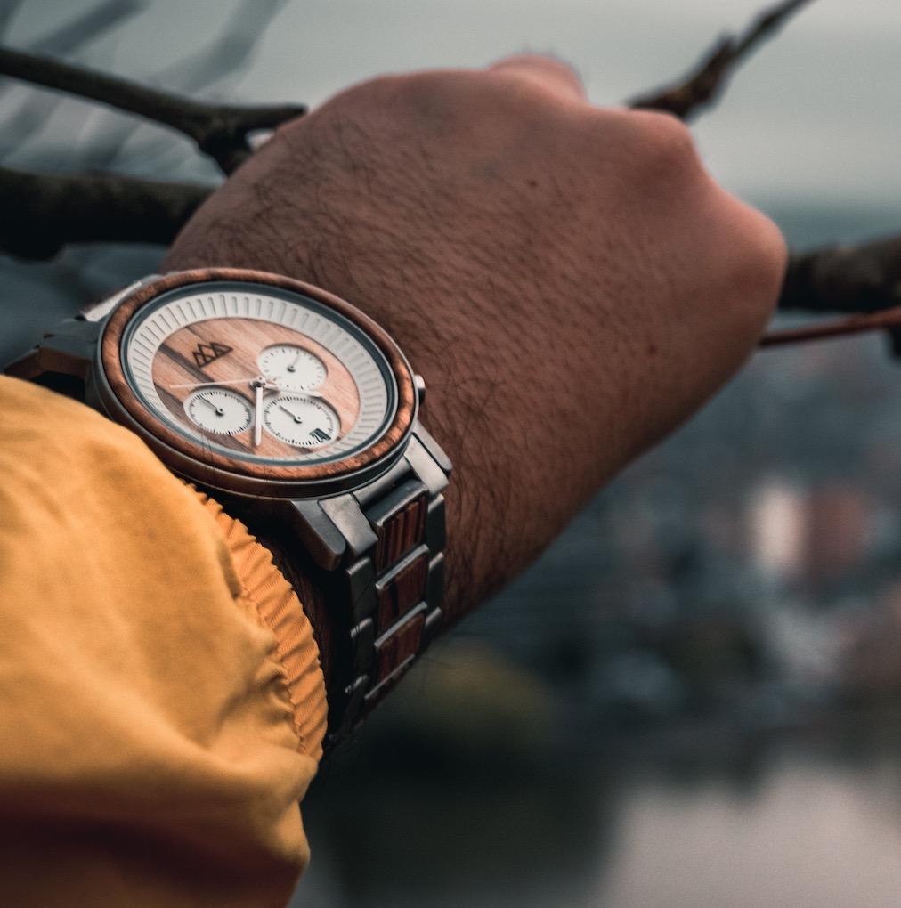 Montre en bois homme Lux Marshal Silver en situation