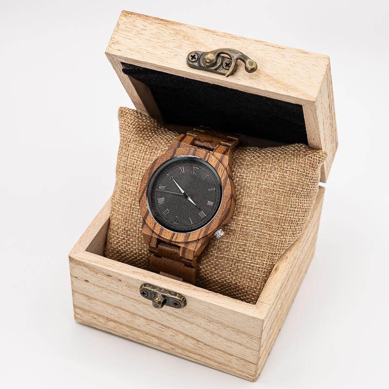 Montre en bois homme à quartz Roma Zebra, vue 2 sur fond blanc