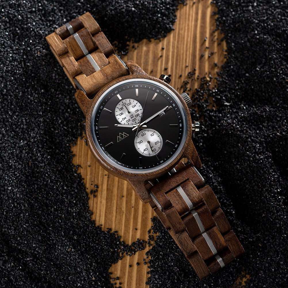 Montre en bois homme ronde cadran noir Brooklyn Black en situation, photo 2