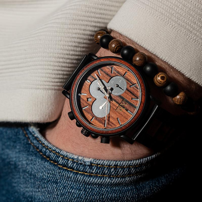 Montre en bois homme rouge Marshal Red en situation, photo 3