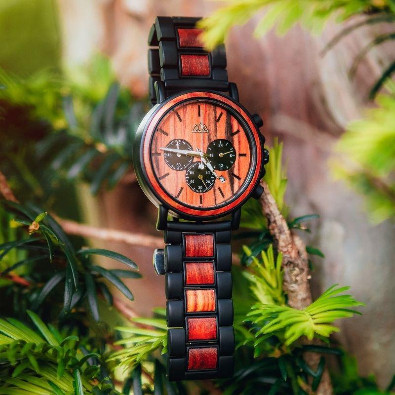 Montre en bois homme rouge Marshal Red en situation