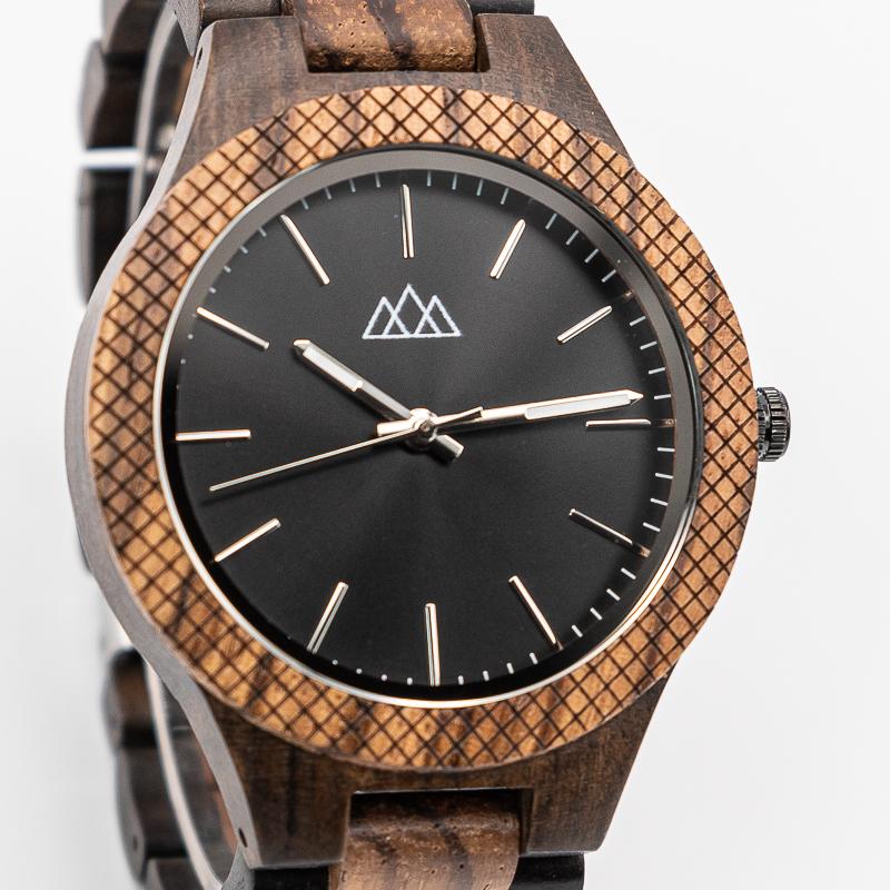 Montre en Bois Homme Wild Dark en situation, photo 2