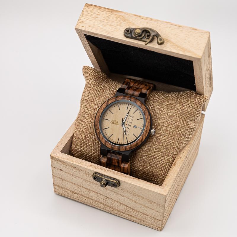 Montre en bois marron Fashion Brown en situation, photo 4