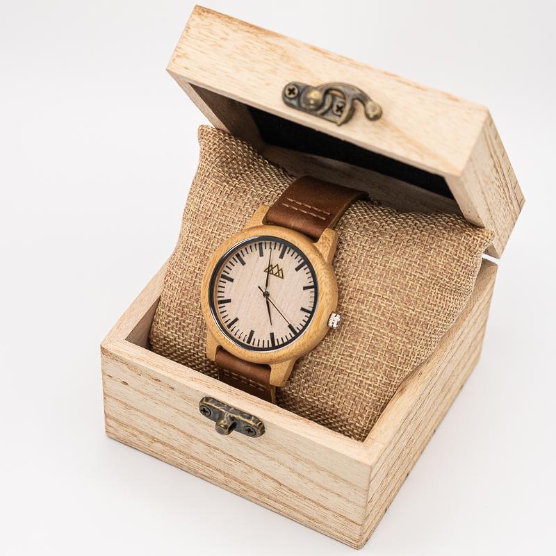 Montre en bois nord Pur Town, vue 2 sur fond blanc
