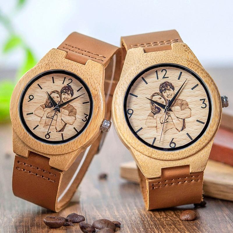 Montre en bois personnalisée avec gravure Classic en situation