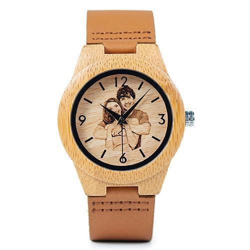 Montre en bois personnalisée avec gravure Classic, vue 3 sur fond blanc