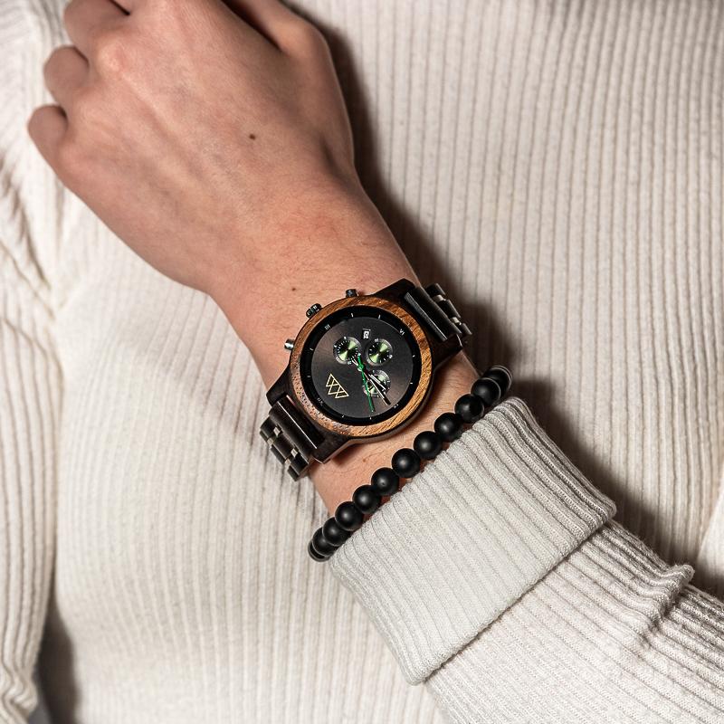 Montre en bois sport verte Outdoor Jungle en situation, photo 3