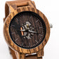 Montre bois squelette Dark Engraved en situation, photo 2